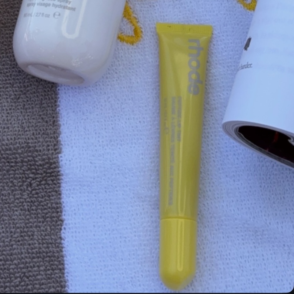 Rhode Peptide Lip Treatment Lemontini 🍸🍋 - Picture 9 of 10